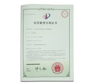 一种具有快速压标机构的立式圆瓶贴标机