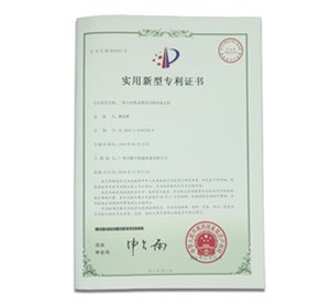 一种具有快速装卸结构的旋盖机
